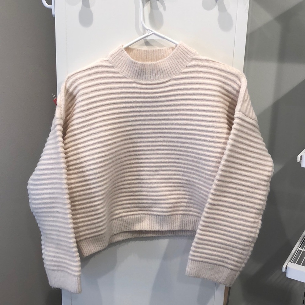 JOA medium sweater in cream